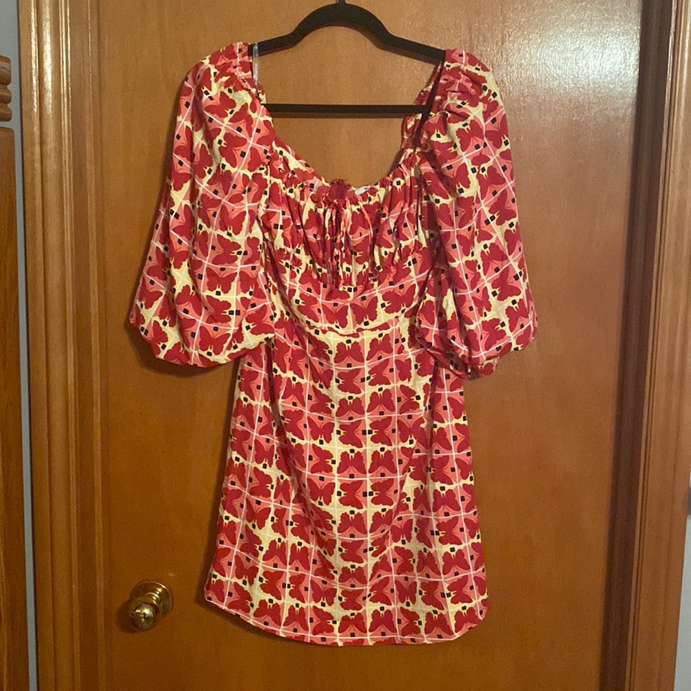 NWT size 8 GLAMOROUS Dress so beautiful